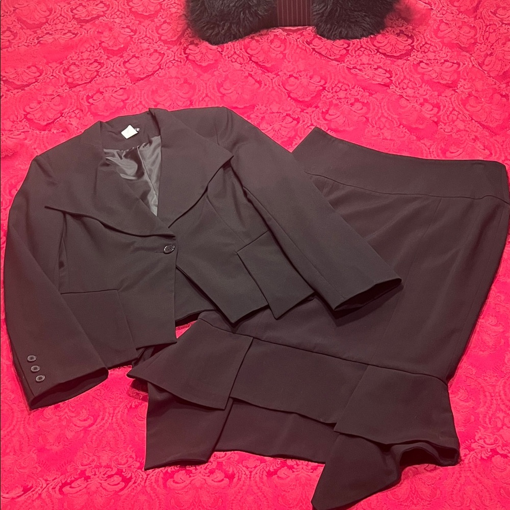 Like new Venus Sophisticated Black Blazer and Mermaid Skirt Ensemble.